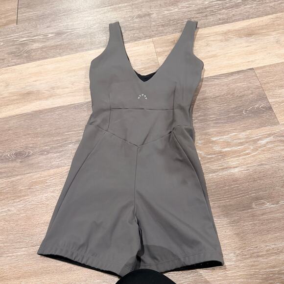 Varley Women's One Piece Athletic Gray Let’s Go Juni All In One Romper XS - Picture 4 of 6